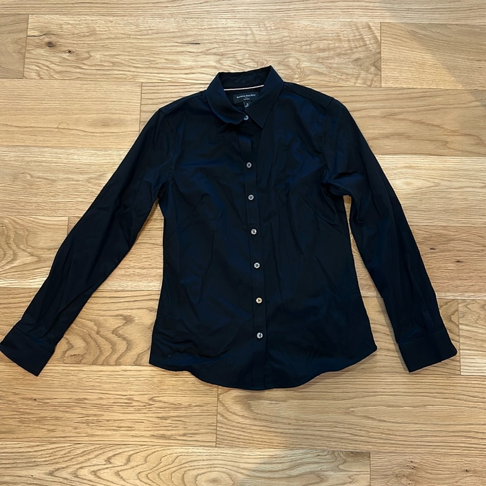 Women’s Banana Republic Non-Iron Button Down Dress Shirt (size 8)